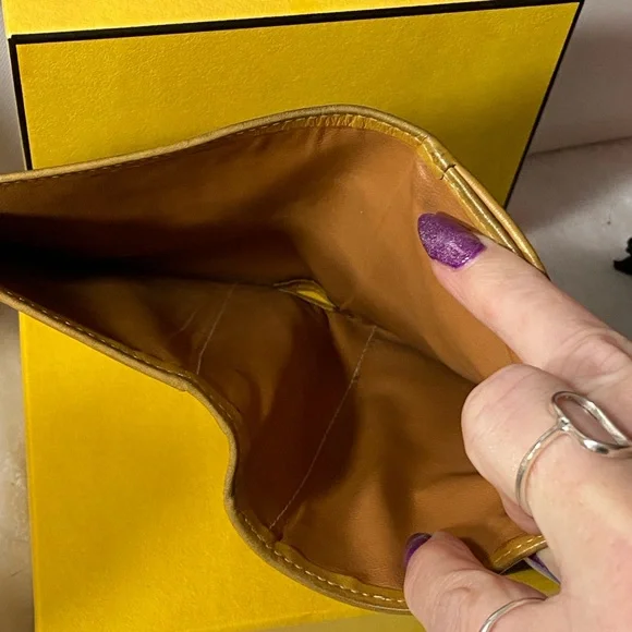 GUC Vintage Fendi Zucca Bifold Wallet w/Box and Dustbag - Picture 6 of 8